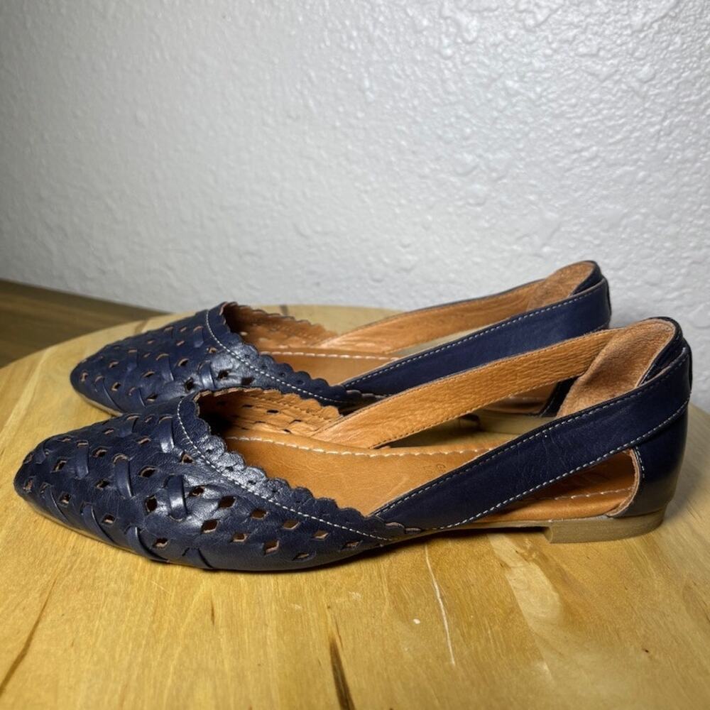 Spring Step Navy Blue Leather Perforated Flats size 37/ US 6.5-7